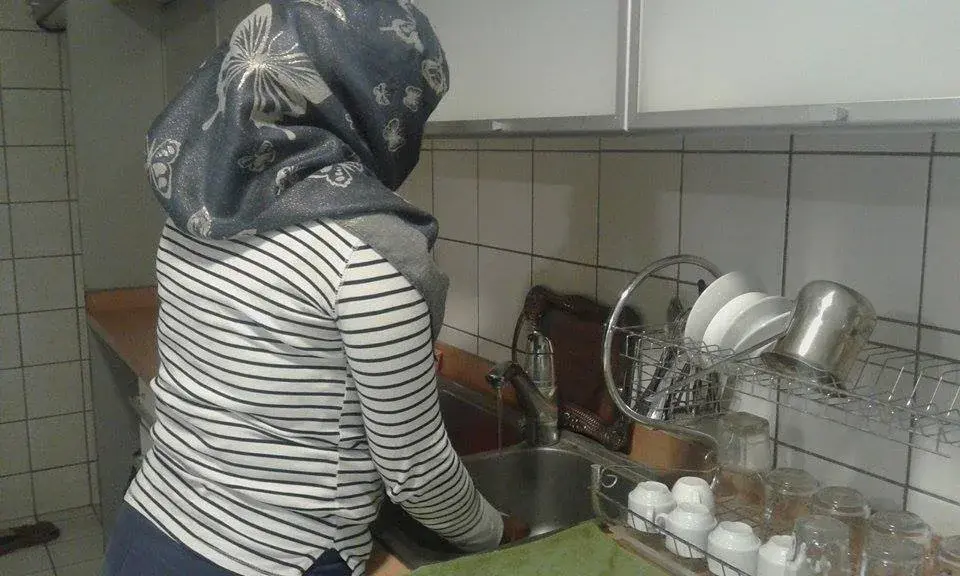 رشا زوجة معتقل في السجون السورية