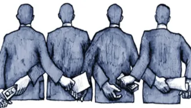 القبض على موظفين سابقين