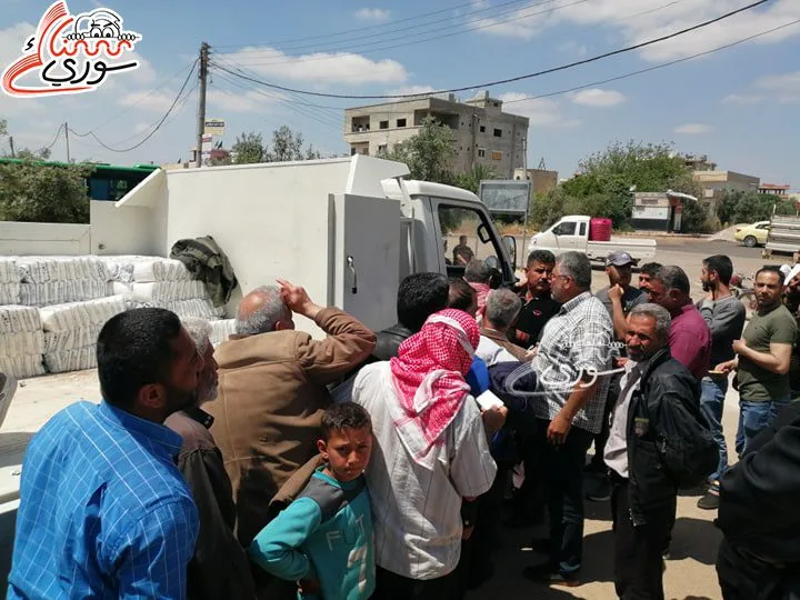 طوابير المواطنين للحصول على المواد المدعومة من السورية للتجارة في درعا العام الفائت-سناك سوري