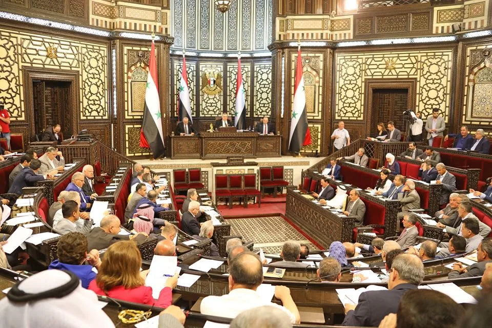 جلسة استثنائية لمناقشة سعر صرف الليرة