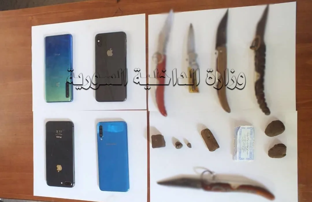 السكاكين المستخدمة بالطعن والهواتف المسروقة