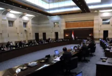 الحكومة تكلّف مجلس النقد بضبط سعر الصرف