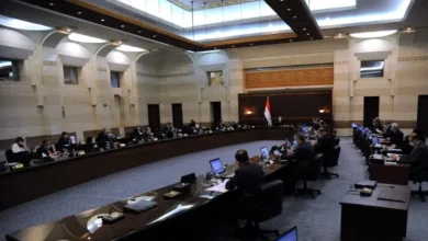 الحكومة تكلّف مجلس النقد بضبط سعر الصرف