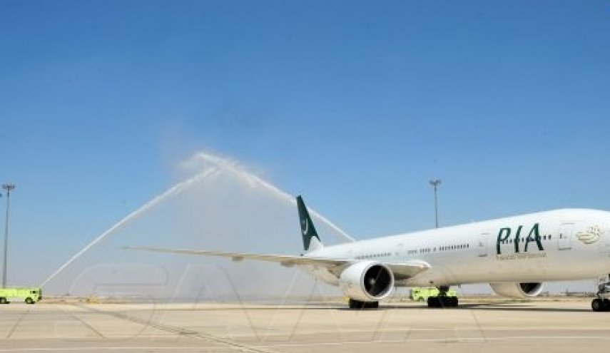 طائرة باكستانية في مطار دمشق