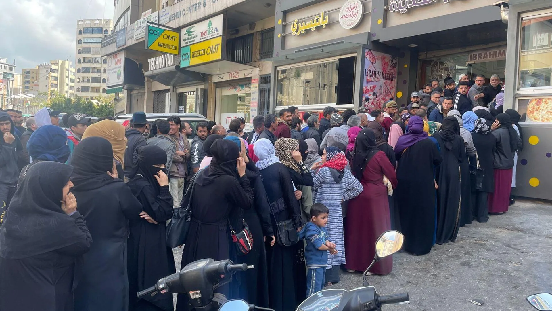طابور خبز في لبنان