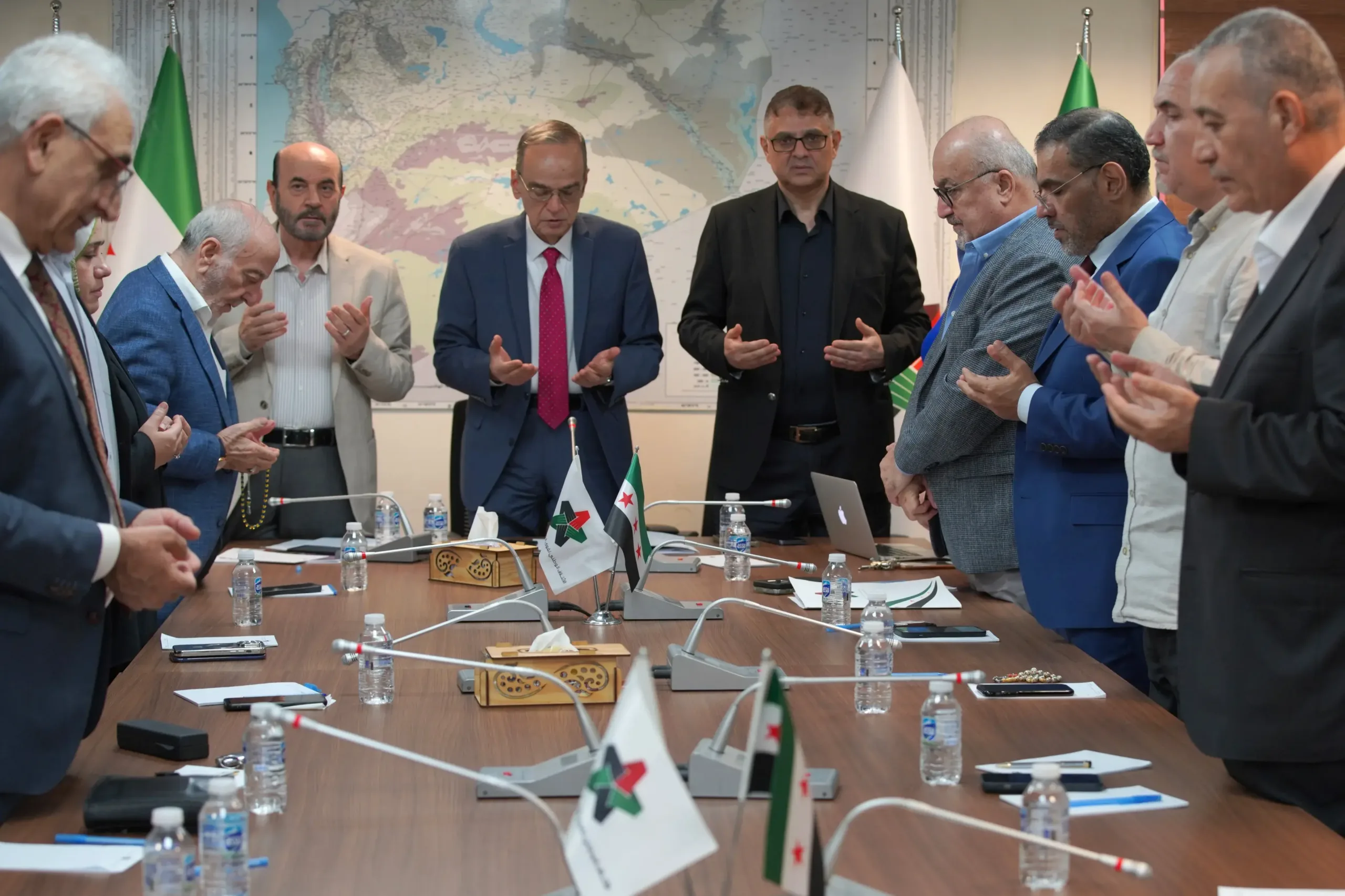 فصل نصر الحريري من الائتلاف