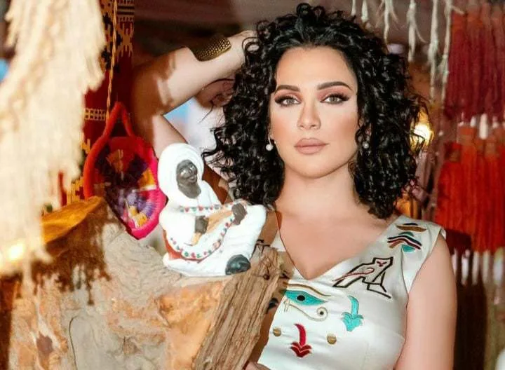 سلاف فواخرجي كتابة الأغاني