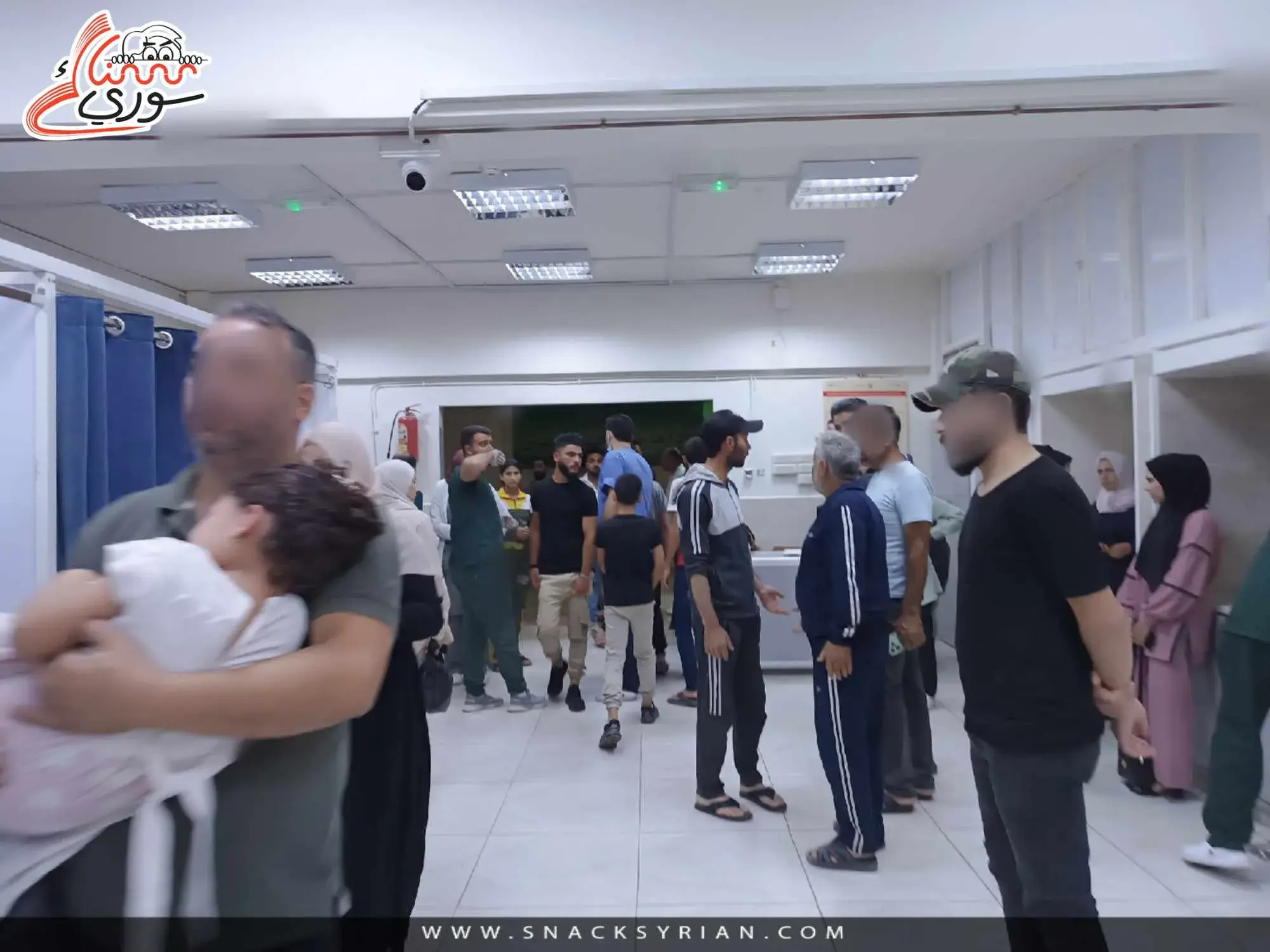 تجمع اهالي الجرحى والمصابين في مستشفى درعا الوطني