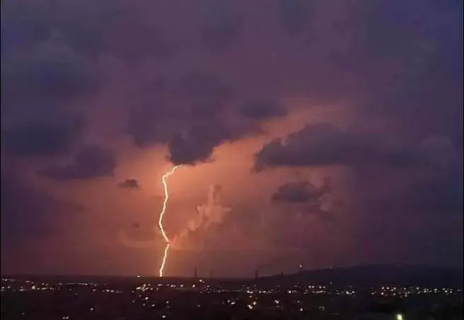 عاصفة رعدية جبلة