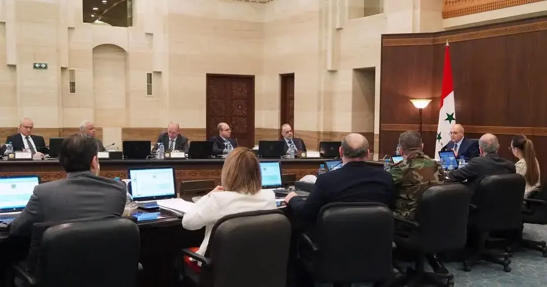 رئيس الحكومة الخدمات العامة