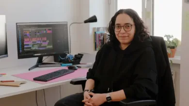 الفنانة السورية هدى تكريتي في مكان عملها